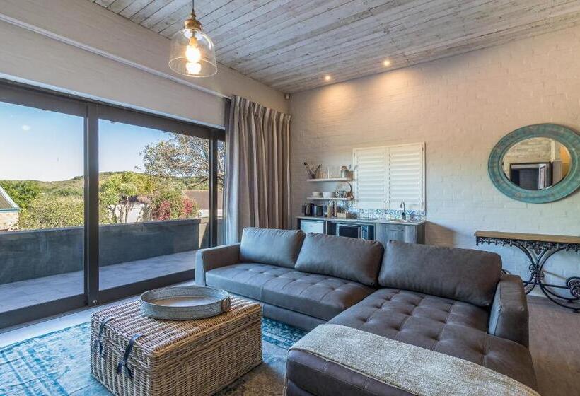 膳宿费 The Quarter Deck