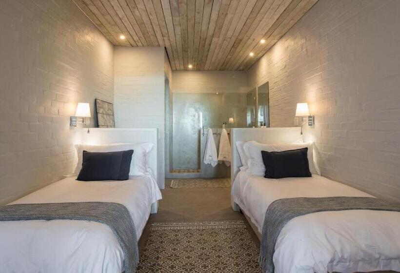 膳宿费 The Quarter Deck