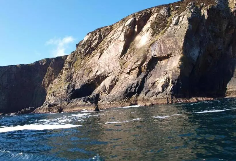 تختخواب و صبحانه The River House