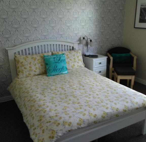 민박 The River House