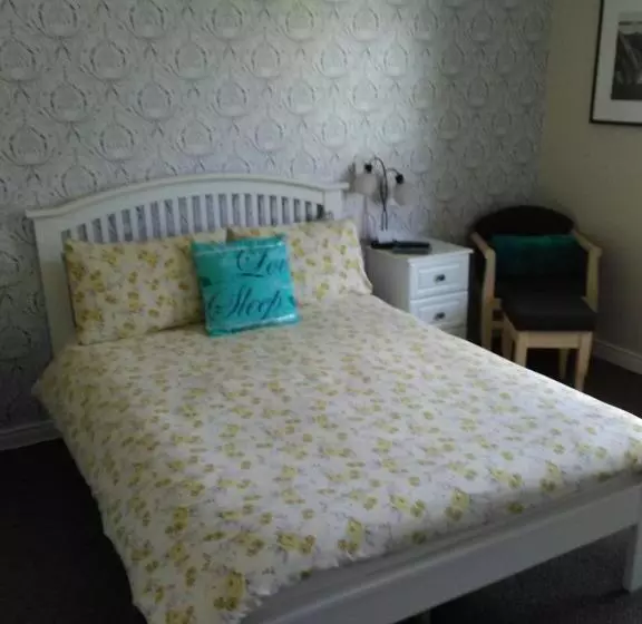 تختخواب و صبحانه The River House