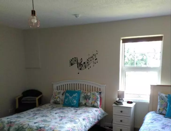 تختخواب و صبحانه The River House