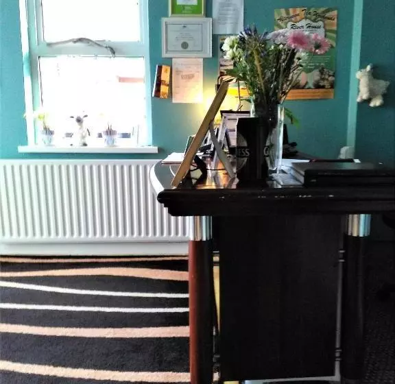 تختخواب و صبحانه The River House