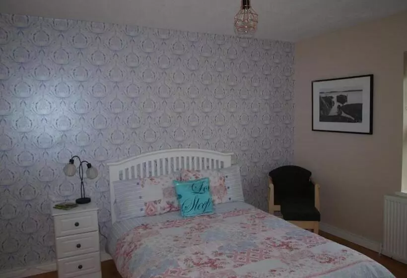 تختخواب و صبحانه The River House