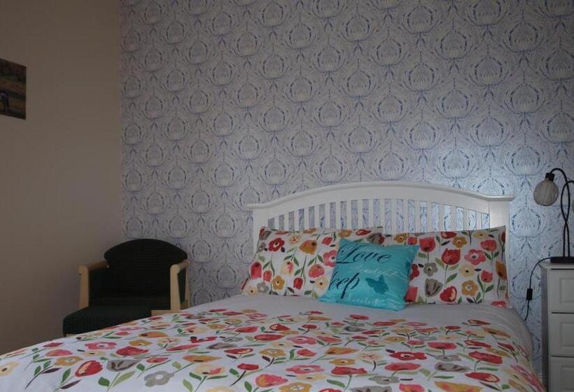 민박 The River House