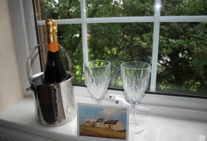 민박 The River House