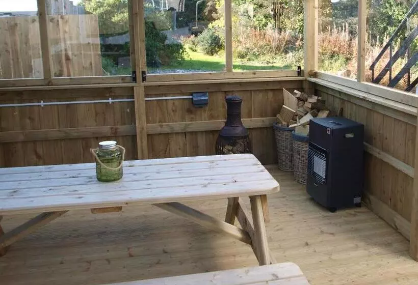 تختخواب و صبحانه The River House