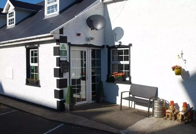 تختخواب و صبحانه The River House