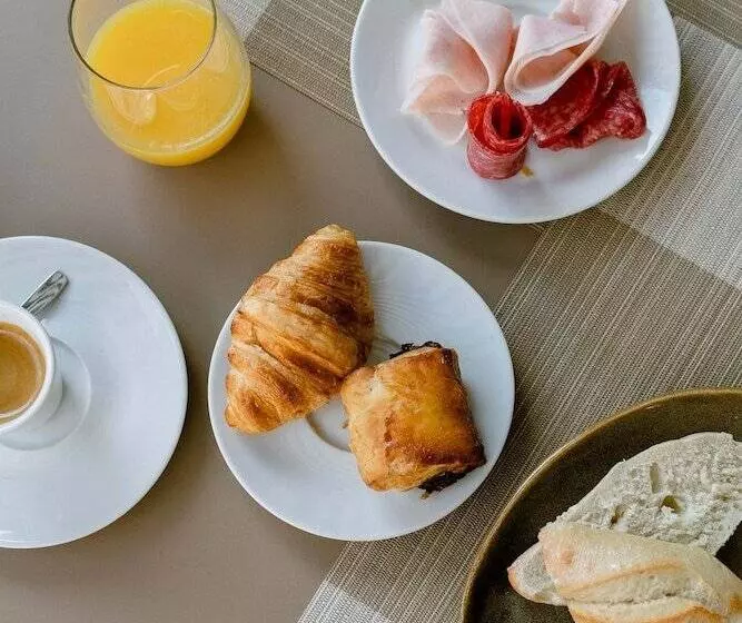 ホテル Estepona Plaza