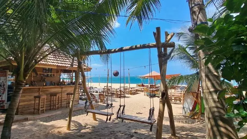 هتل Etnico Surf Resort
