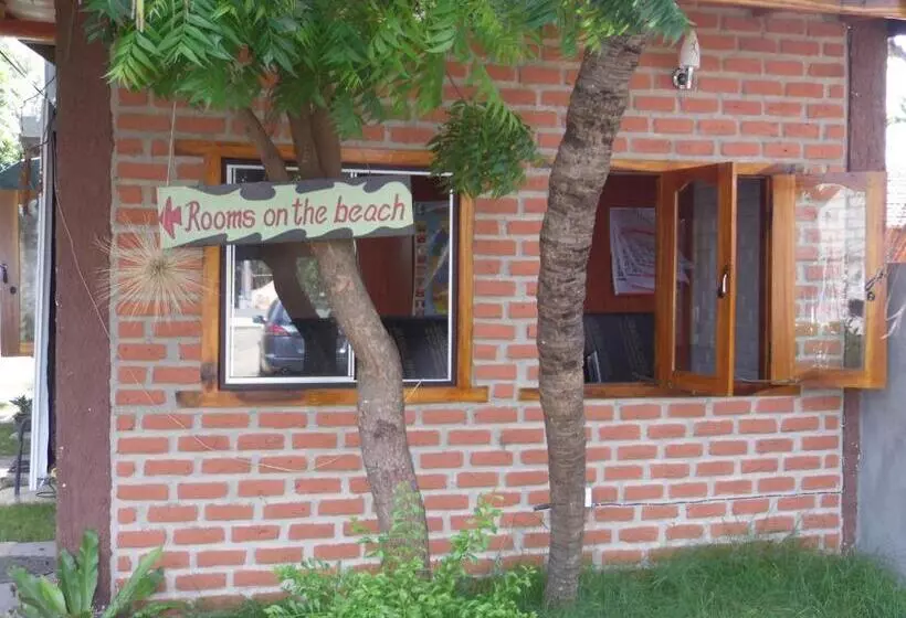 هتل Etnico Surf Resort