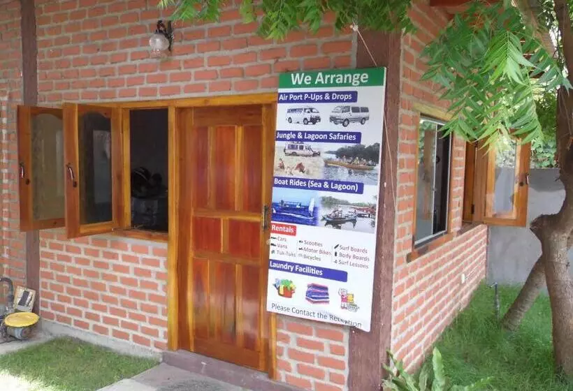 هتل Etnico Surf Resort