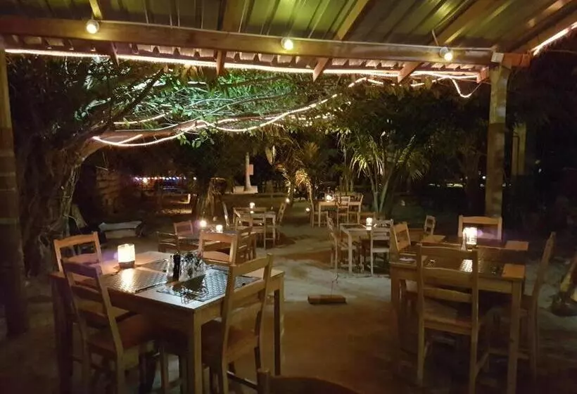 هتل Etnico Surf Resort