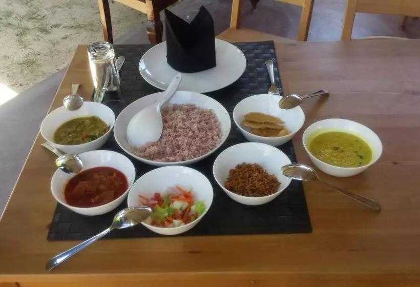 هتل Etnico Surf Resort