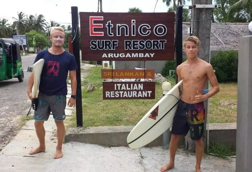هتل Etnico Surf Resort