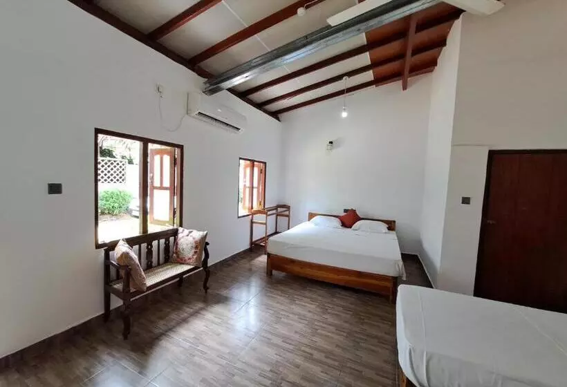 هتل Etnico Surf Resort