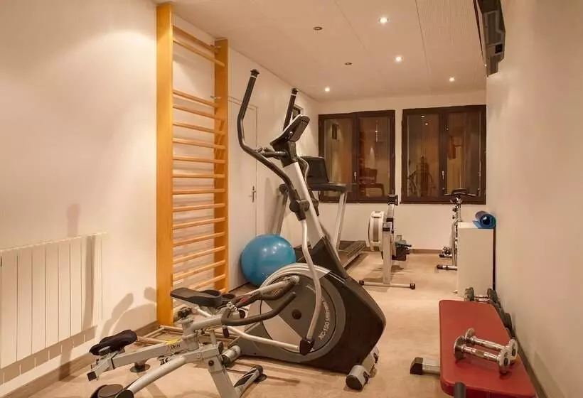 Отель Auberge De La Petite Ferme, Super Besse Est, The Originals Relais