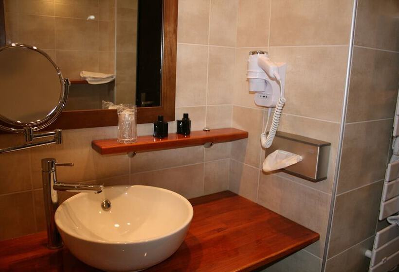 فندق Auberge De La Petite Ferme, Super Besse Est, The Originals Relais