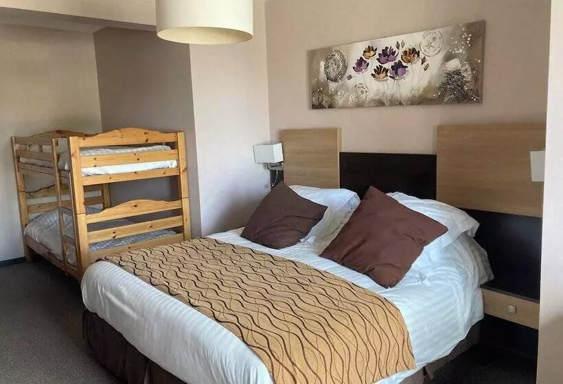 Отель Auberge De La Petite Ferme, Super Besse Est, The Originals Relais