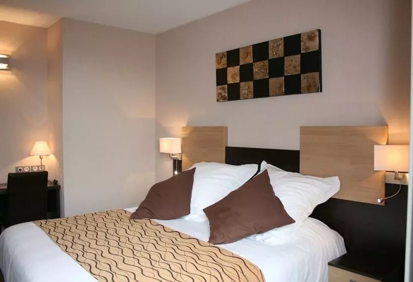 Отель Auberge De La Petite Ferme, Super Besse Est, The Originals Relais