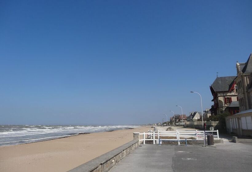 فندق De Lion Sur Mer