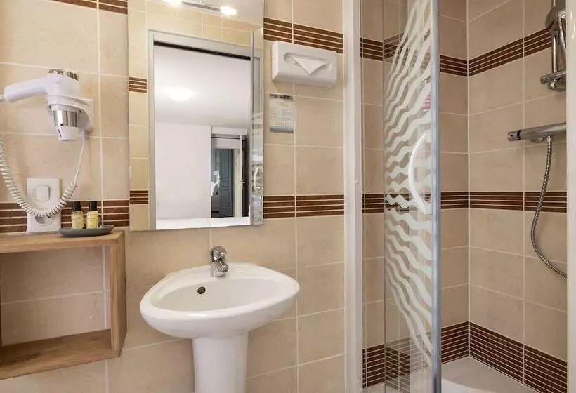 ホテル De Lion Sur Mer