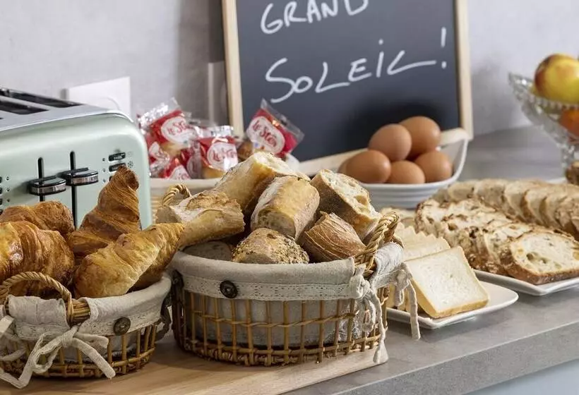 ホテル De Lion Sur Mer