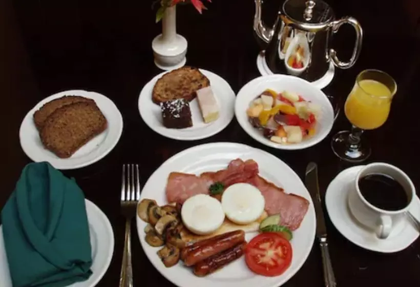 هتل Earls Court House