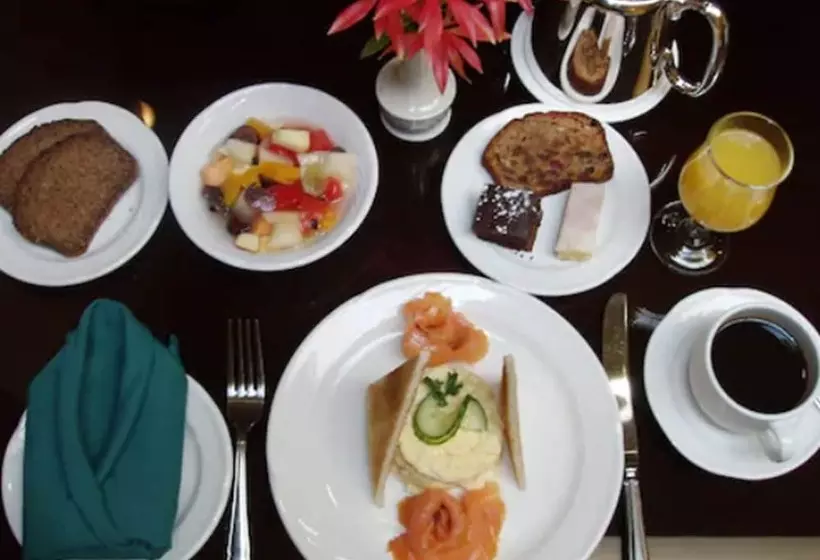 هتل Earls Court House