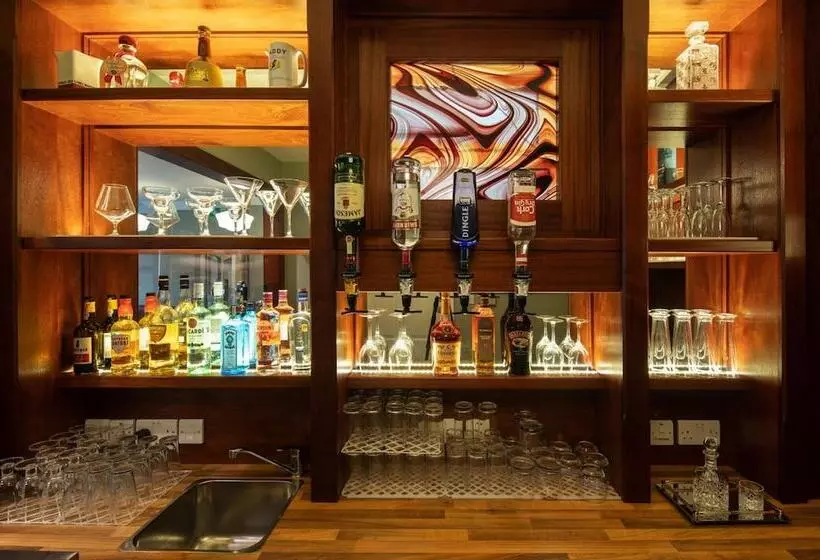 هتل Earls Court House