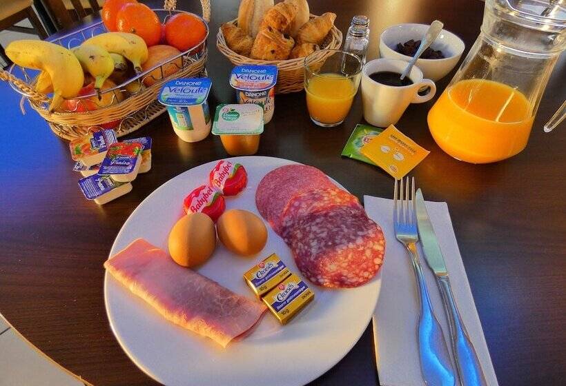 هتل Hôtel Azur Saint Junien Cit