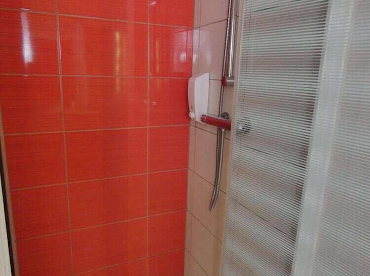 هتل Hôtel Azur Saint Junien Cit