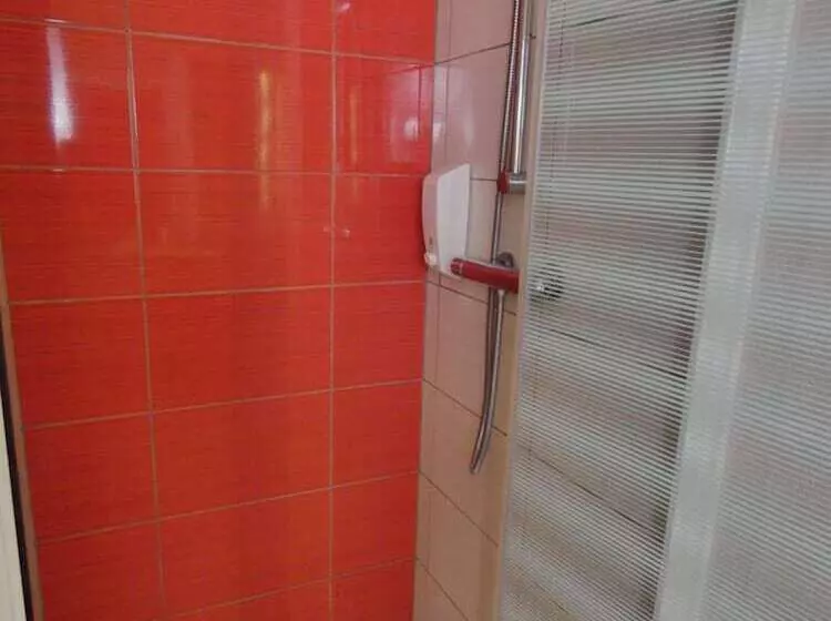 هتل Hôtel Azur Saint Junien Cit