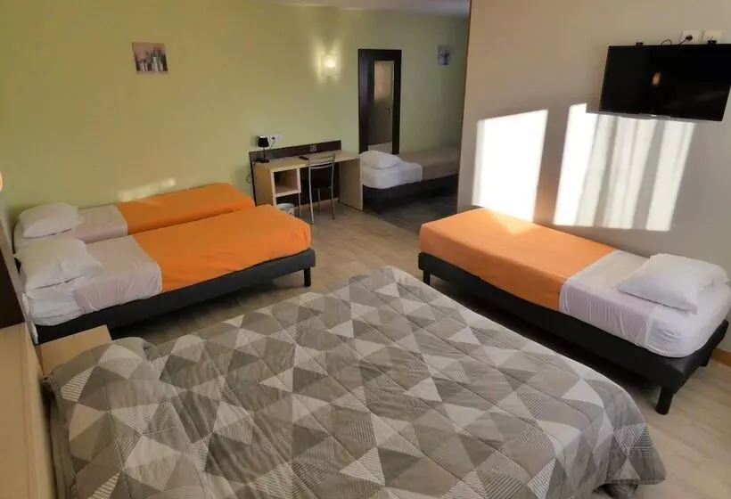 هتل Hôtel Azur Saint Junien Cit