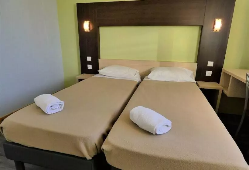 هتل Hôtel Azur Saint Junien Cit