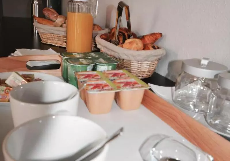 Отель Hôtel Lémand Lyon Est   Villefontaine