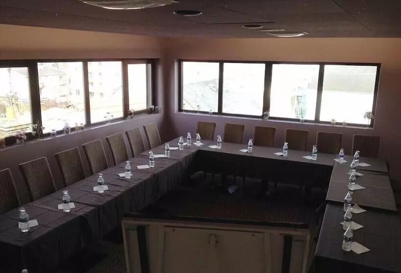 هتل L Hôtel De Chartres