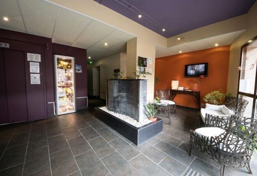 Отель L Hôtel De Chartres