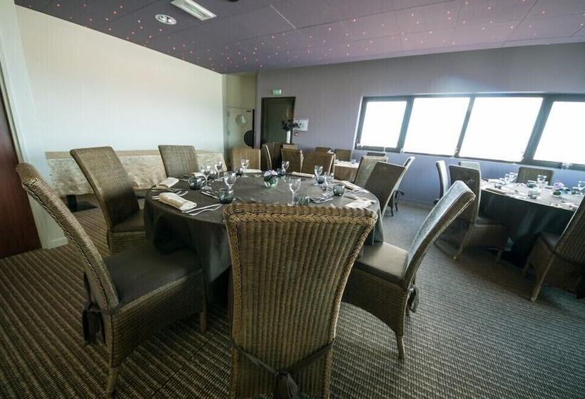 Отель L Hôtel De Chartres