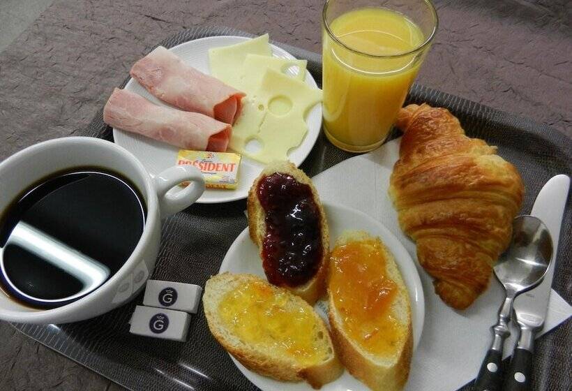 Отель L Hôtel De Chartres