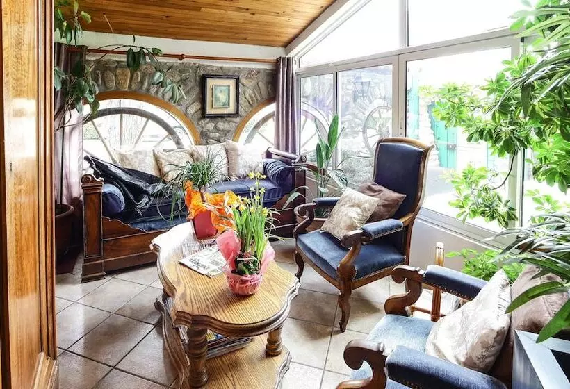 هتل Logis Hôtel Restaurant Les Charmettes