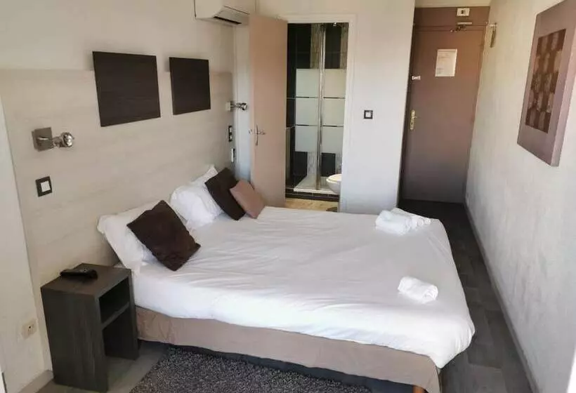 هتل Logis Hôtel Restaurant Les Charmettes