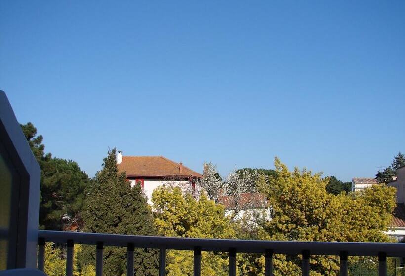 호텔 Logis Hôtel Restaurant Les Charmettes