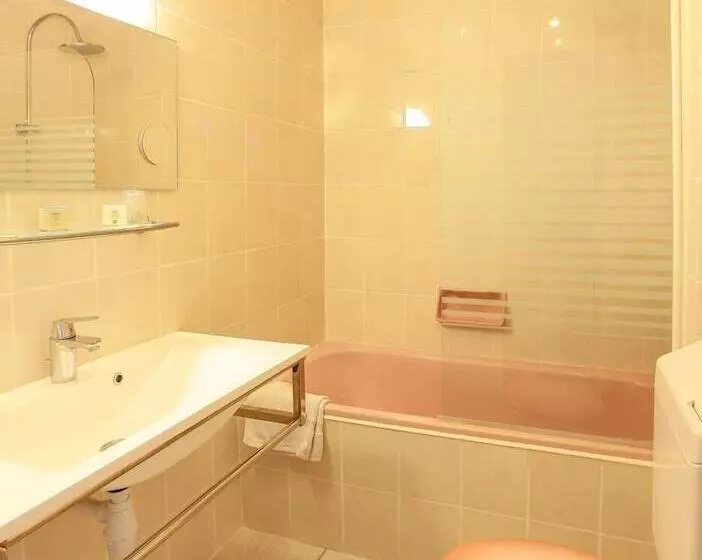 هتل Logis Hôtel Restaurant Les Charmettes