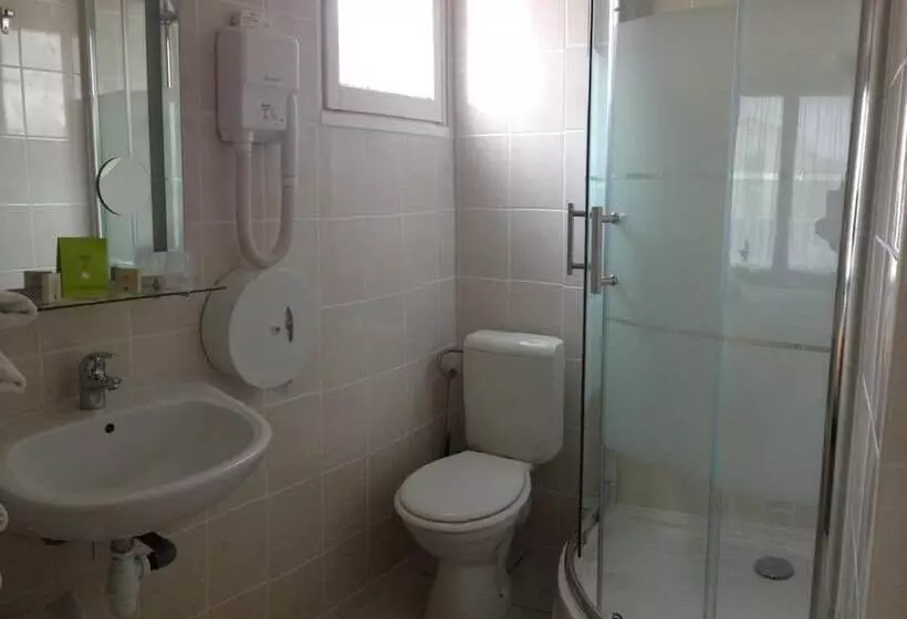 هتل Logis Hôtel Restaurant Les Charmettes