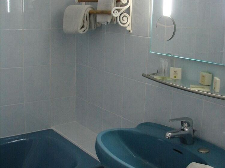 호텔 Logis Hôtel Restaurant Les Charmettes