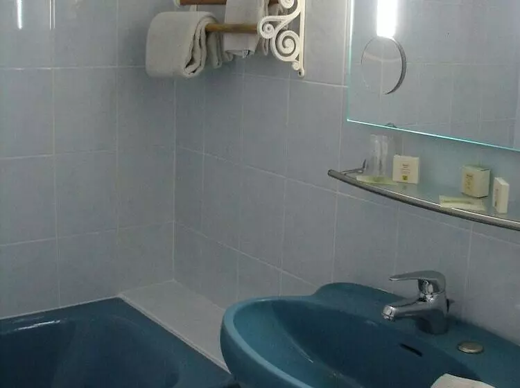 هتل Logis Hôtel Restaurant Les Charmettes