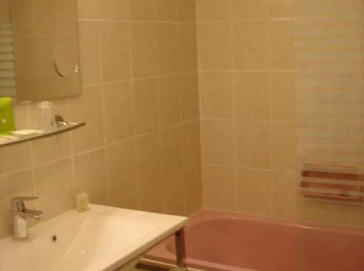 هتل Logis Hôtel Restaurant Les Charmettes