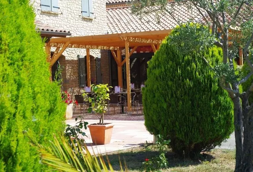 Отель Logis Hôtel Restaurant Le Mas De Mon Père