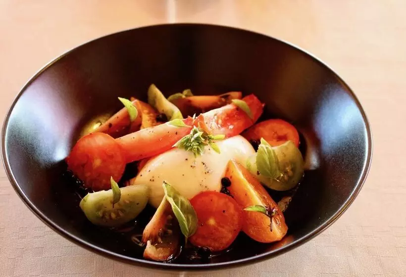 Отель Logis Hôtel Restaurant Le Mas De Mon Père